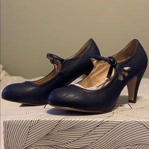 Chase + Chloe blue heels